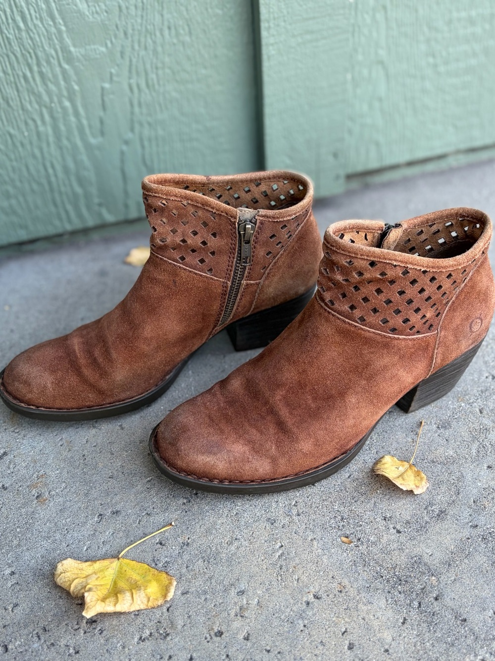 Børn Winema Suede Laser Cut Ankle Booties Tobacco Brown Size 8
